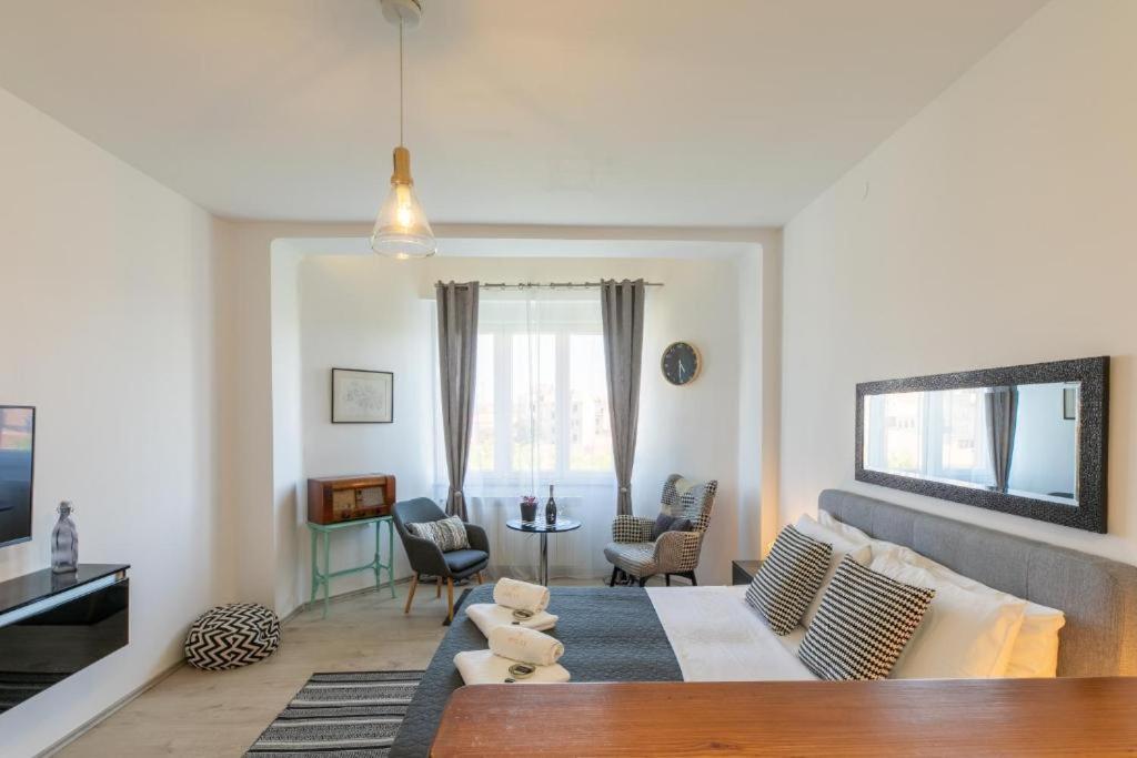 Polai Boutique Apartments With Free Parking Bagian luar foto